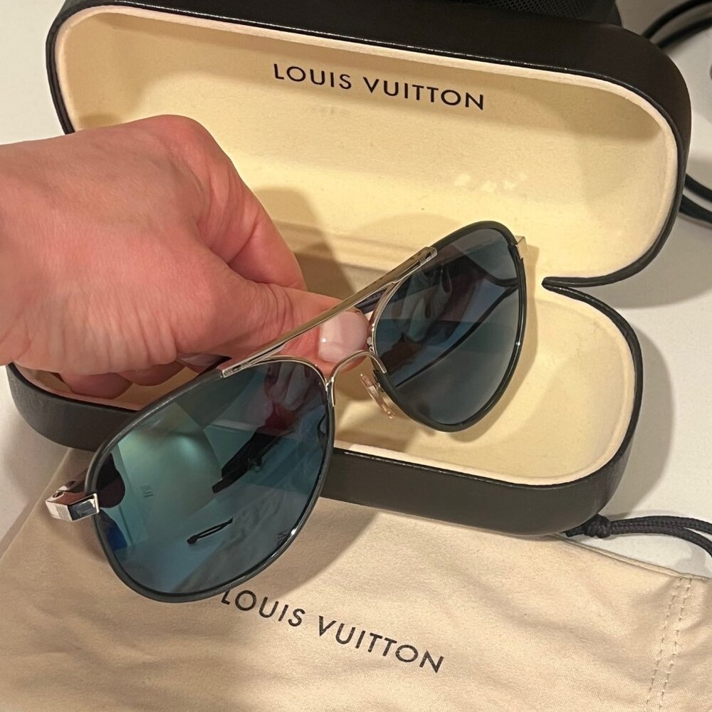Louis Vuitton Attraction Pilot Sunglasses - Z0704U